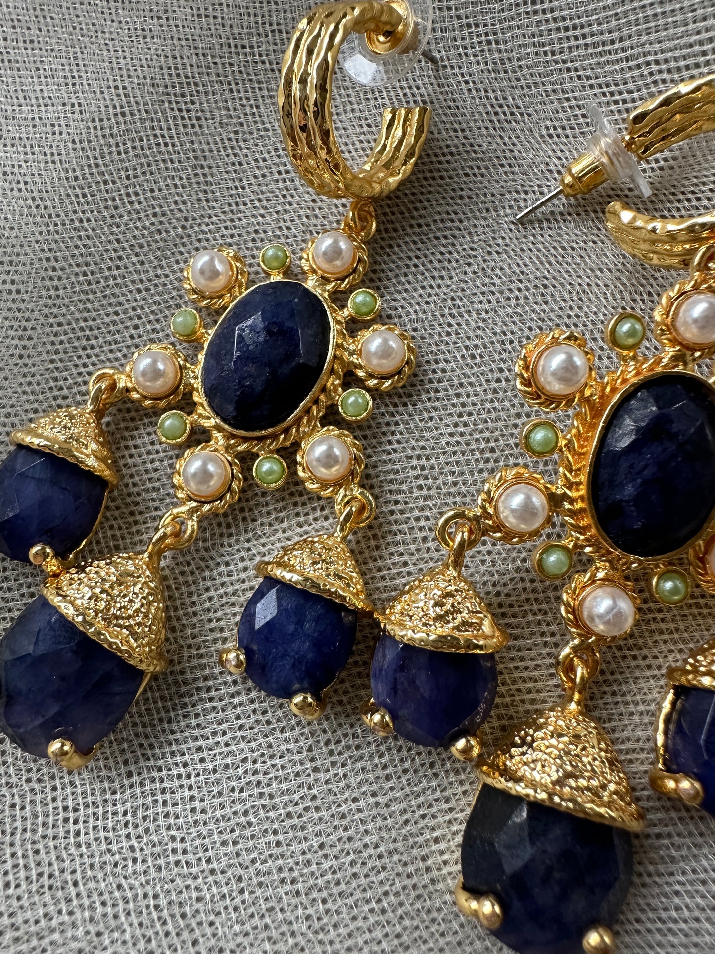 VINTAGE BLUE