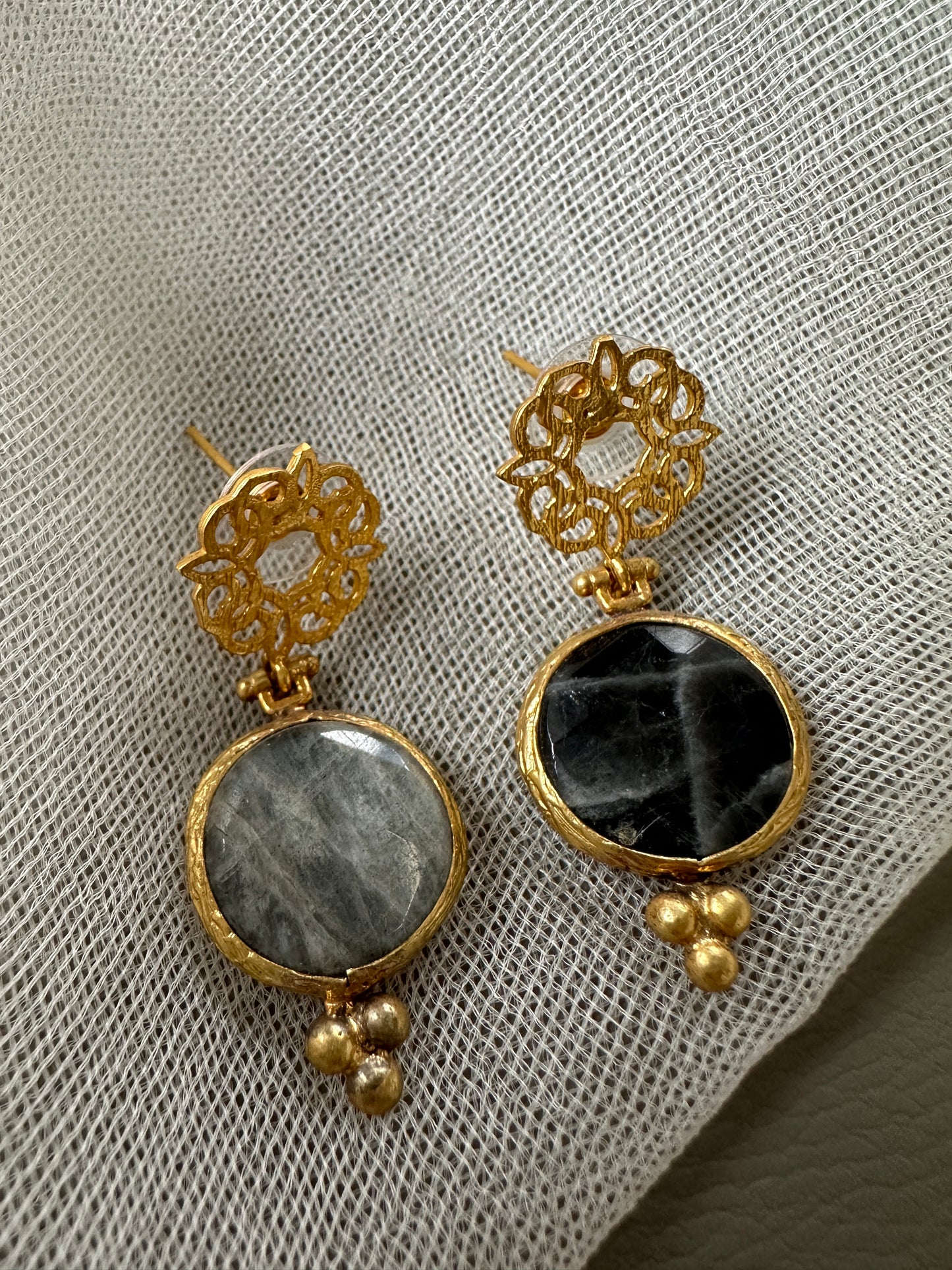 DUAL STONE