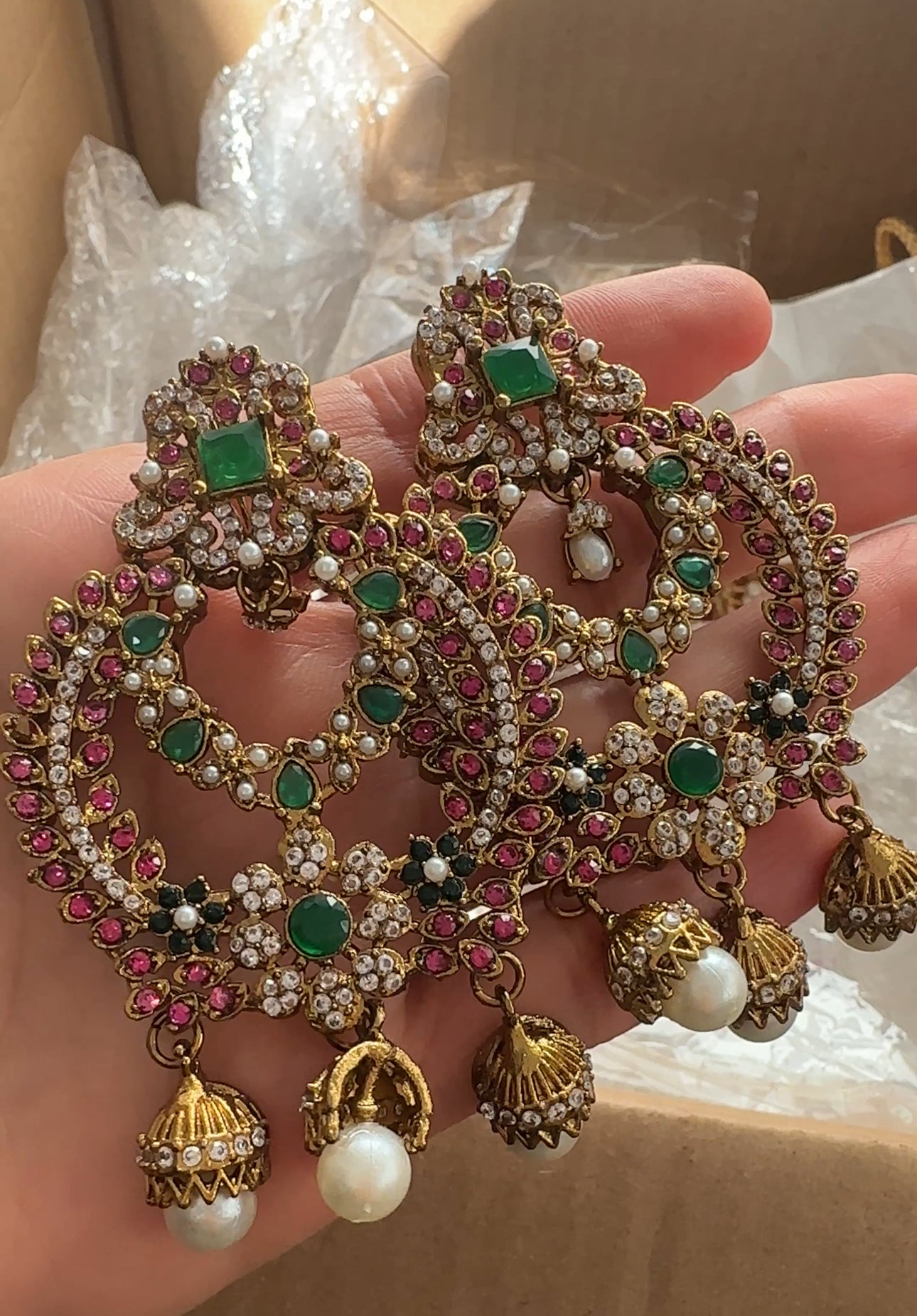 Festive earrings green pink