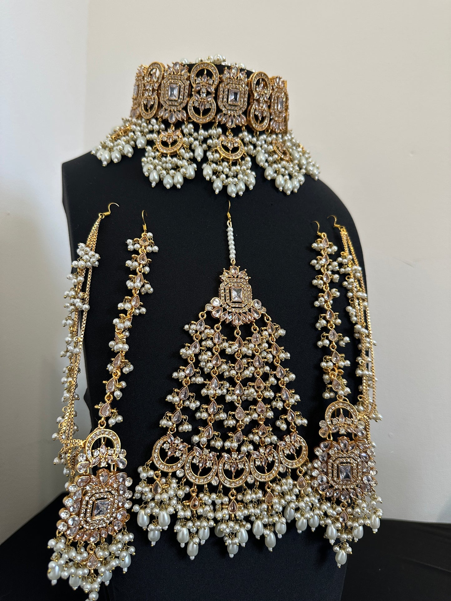 Bridal set gold& pearls