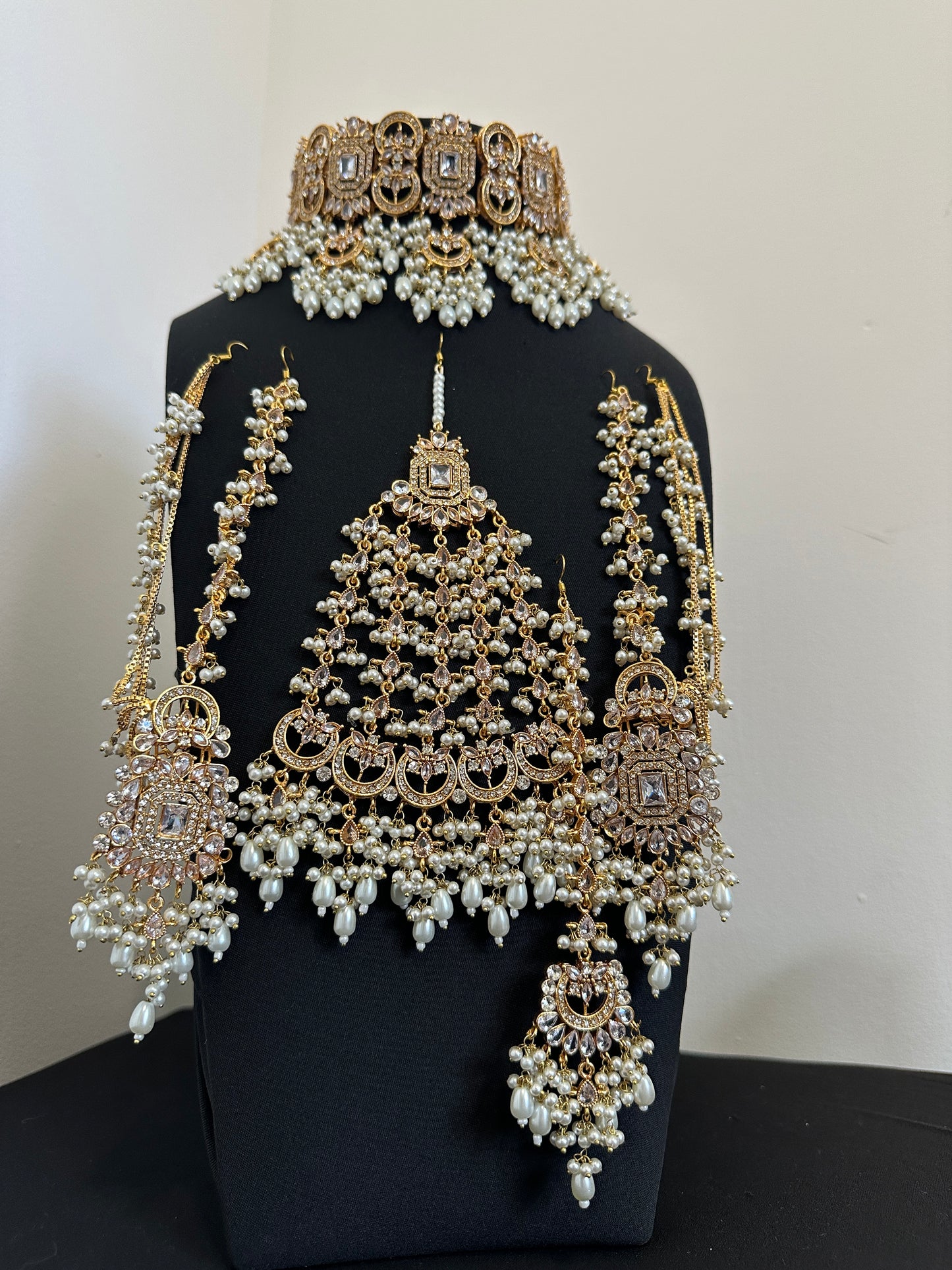 Bridal set gold& pearls