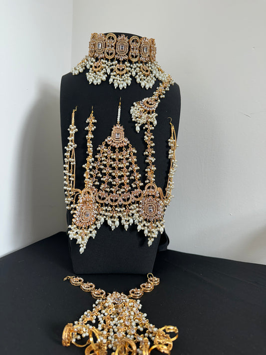 Bridal set gold& pearls