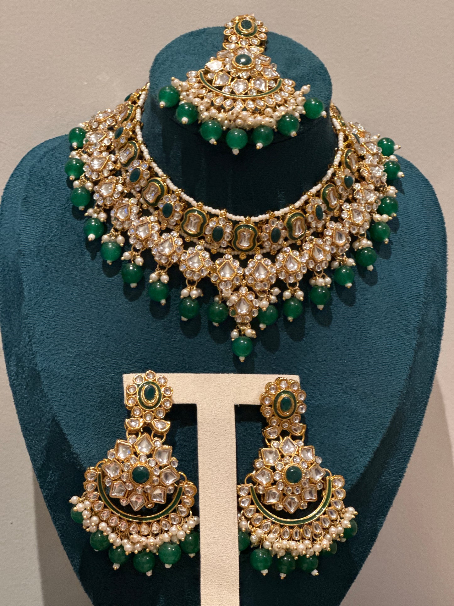 GREEN NECKLACE SET