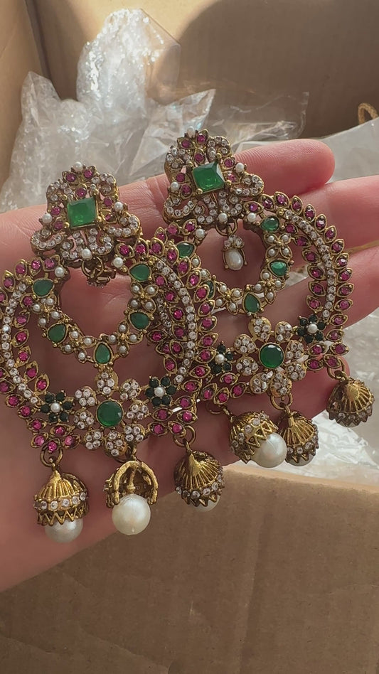 Festive earrings green pink